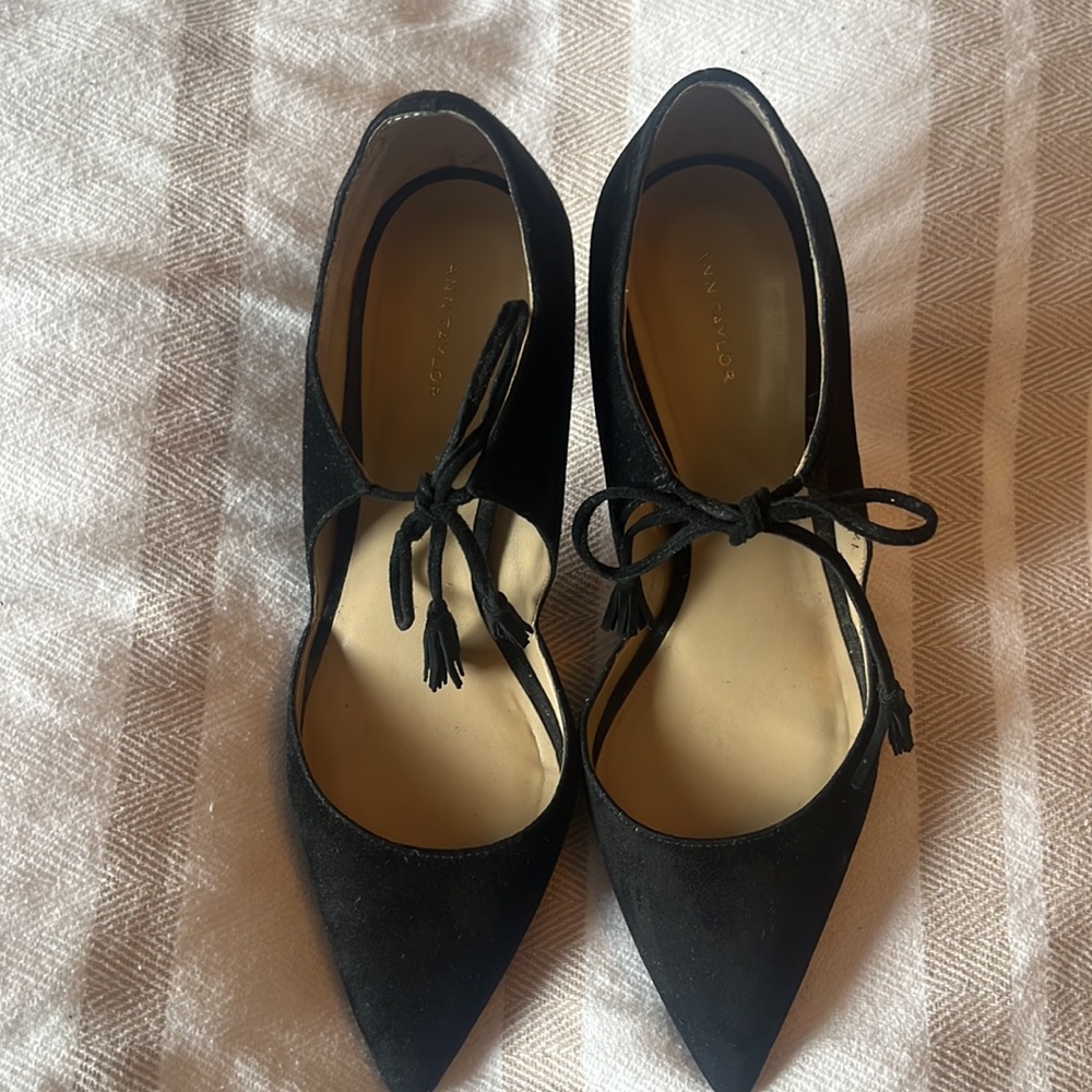 Ann Taylor 9 black suede heels - Picture 3 of 5
